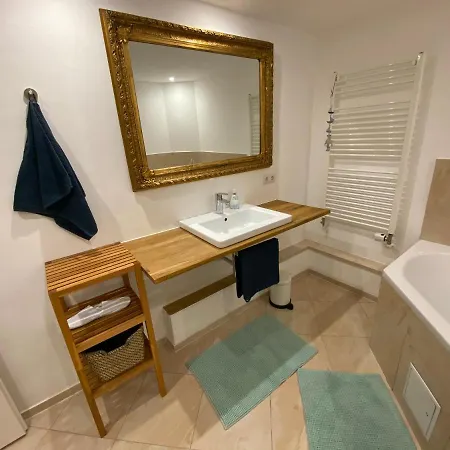 Dock 8 Strande: 50m Bis Zum U. Der Promenade