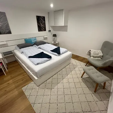 Dock 8 Strande: 50m Bis Zum U. Der Promenade *