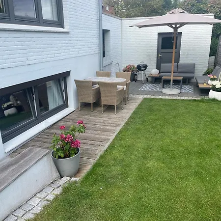 Dock 8 Strande: 50m Bis Zum U. Der Promenade *